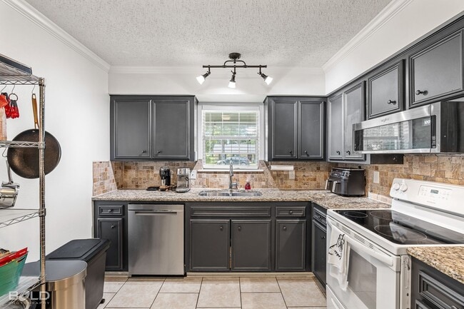 Building Photo - 440 Cherry Oak Ln