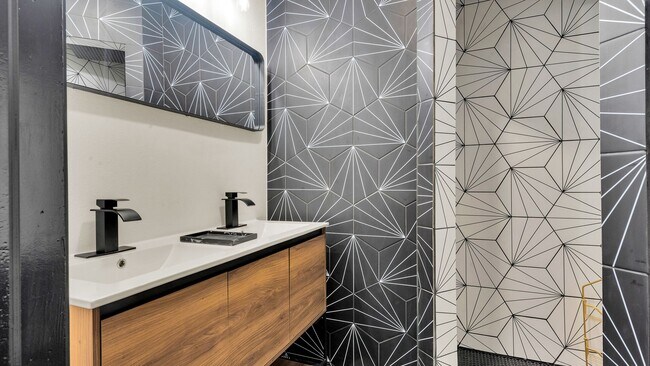 Building Photo - 3/2 Ardmore Near Mercy Hospital, Shopping, and Eats!