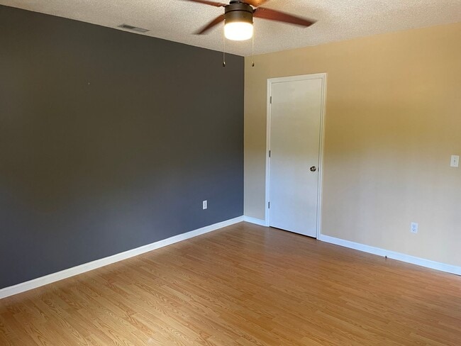 Building Photo - 1136 Longleaf Rd