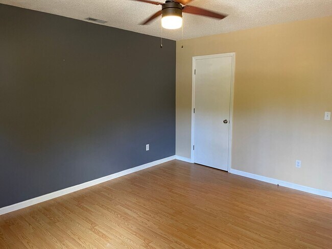 Building Photo - 3 Bedroom 2 Bath house in Boiling Springs with Workshop/Garage