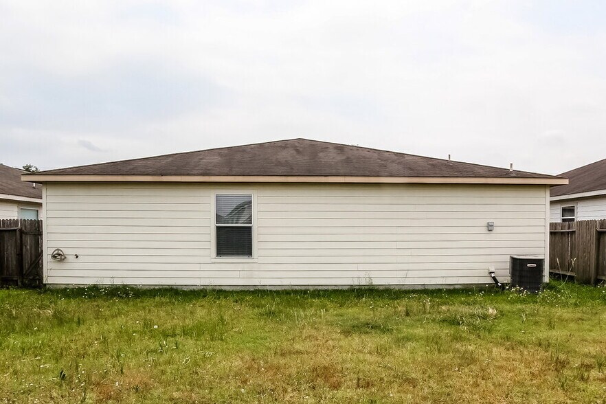 Building Photo - 4723 Comal River Loop