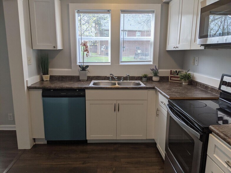 Building Photo - 3338 Powers St