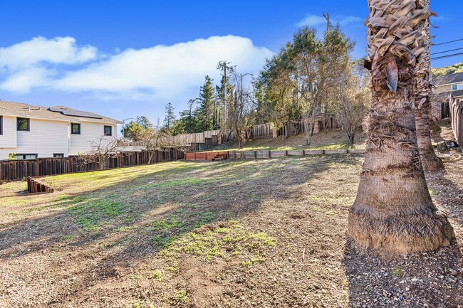 Building Photo - Beautiful Los Gatos home on an oversized l...