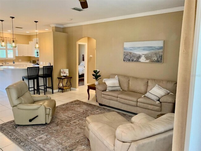 Building Photo - 2775 Royal Palm Dr