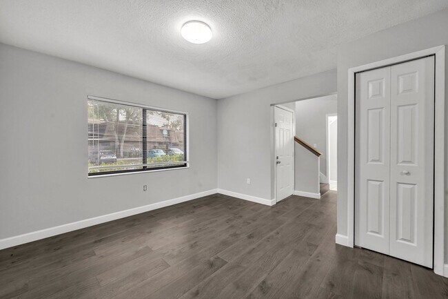 Building Photo - "Spacious 3-Bed, 3-Bath Townhouse with Elegant Hardwood Floors in Ocoee!"