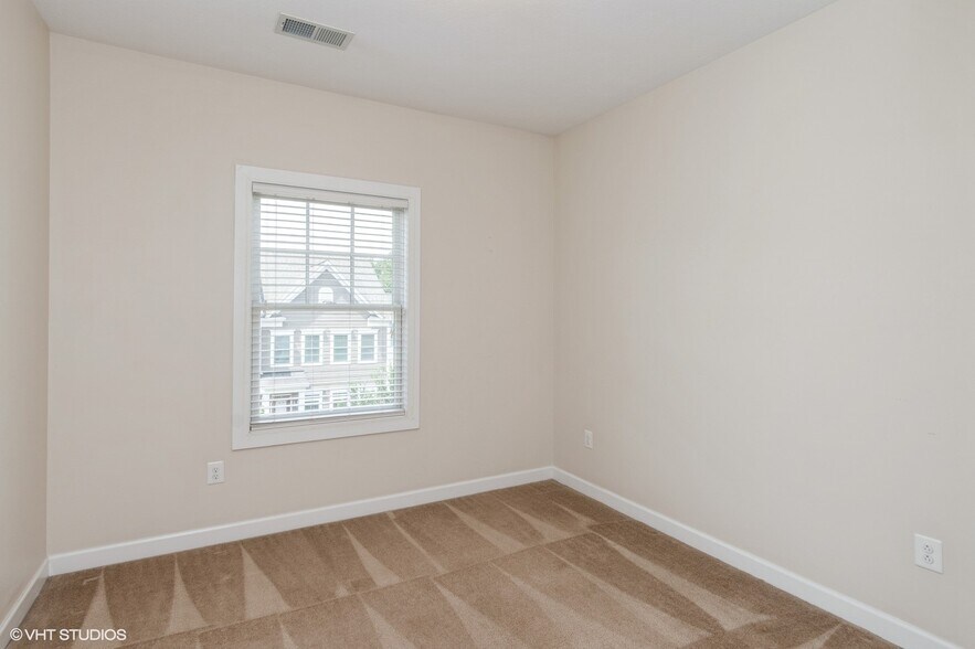 Building Photo - 335 Osona Ln