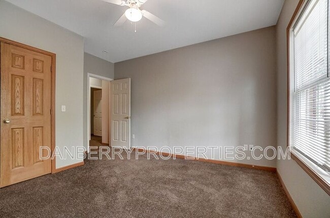 Building Photo - 1129 N Byrne Rd