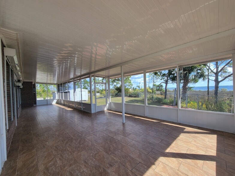 Enclosed screen porch - 7327 Rodgers Dr