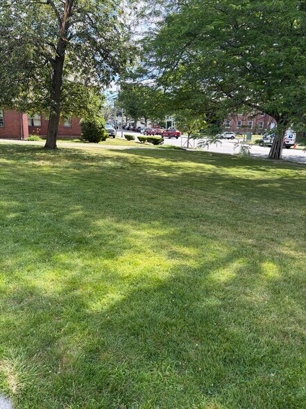 Building Photo - 98 Mount Auburn St