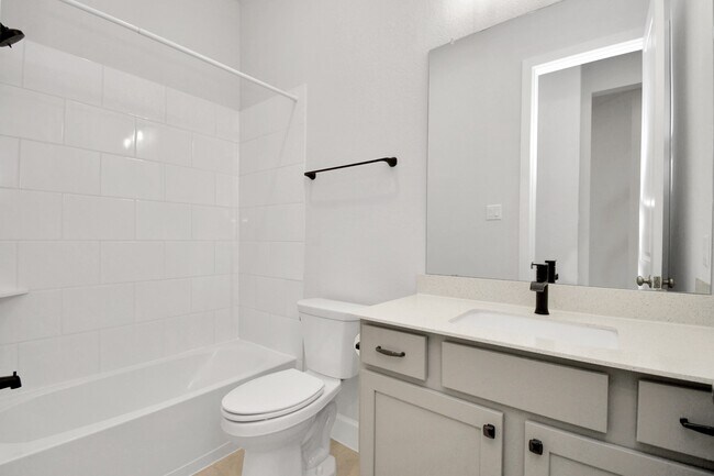 Building Photo - 1535 Park Path Dr