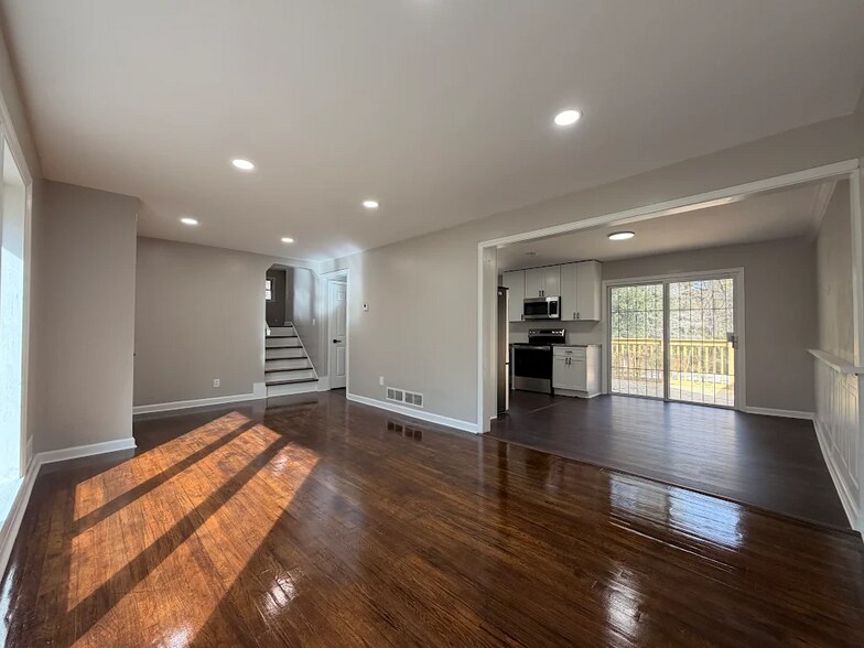 Building Photo - 2416 Miriam Ln