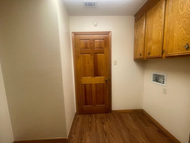 Building Photo - Must See! Welcoming Home In Greenacres Place!