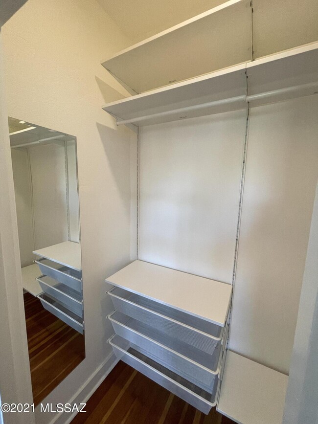 Building Photo - 1041 E Grant Rd