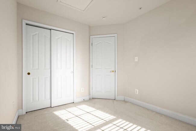 Building Photo - 618 Berwick Ct