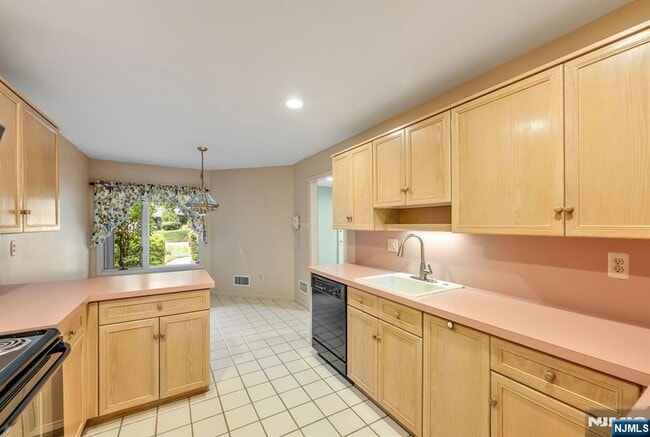 Building Photo - 43 Forsgate Ct