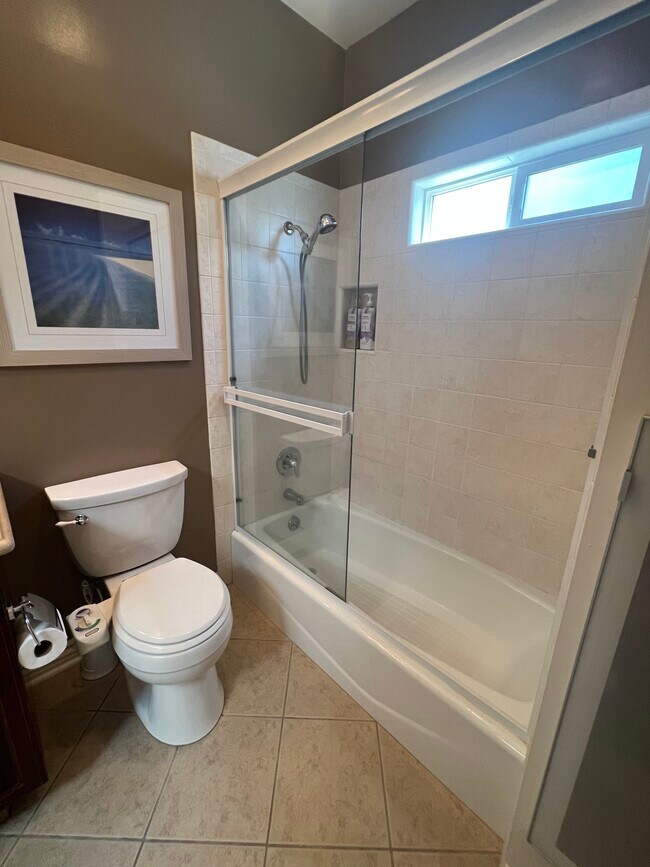 Full Bath - 6947 Jellico Ave