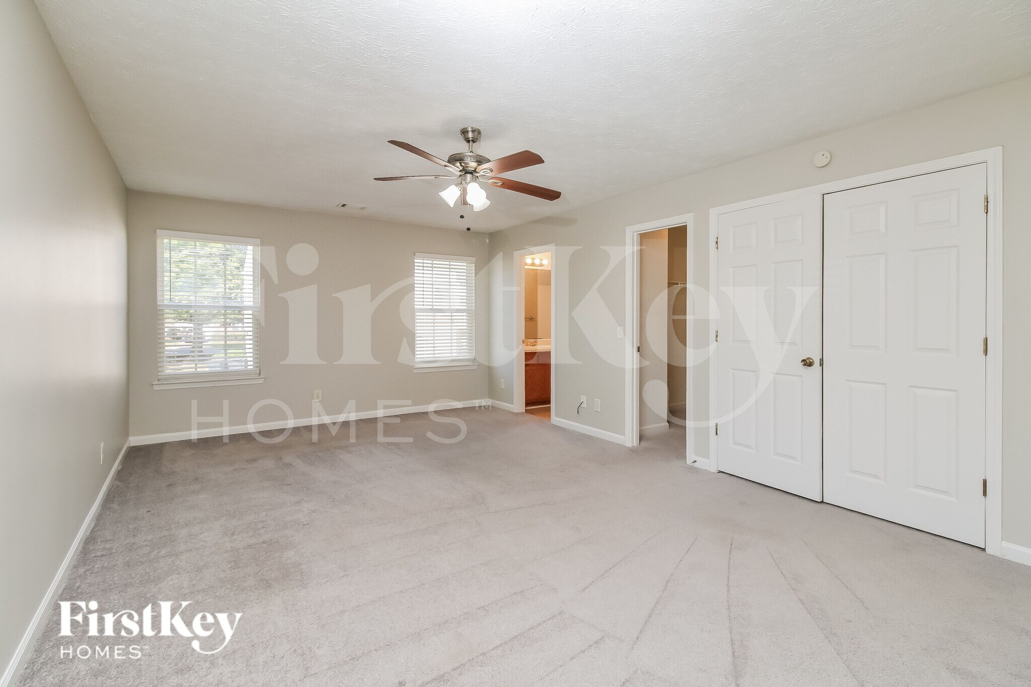 Building Photo - 3080 Lakeside Cir