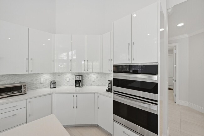 Building Photo - 5006 NW 24th Cir