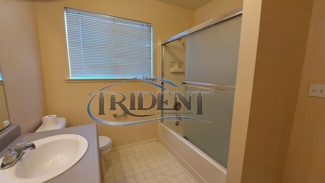 Building Photo - This is a large 4 bedroom, 3 bath SOLAR house with a bonus room upstairs