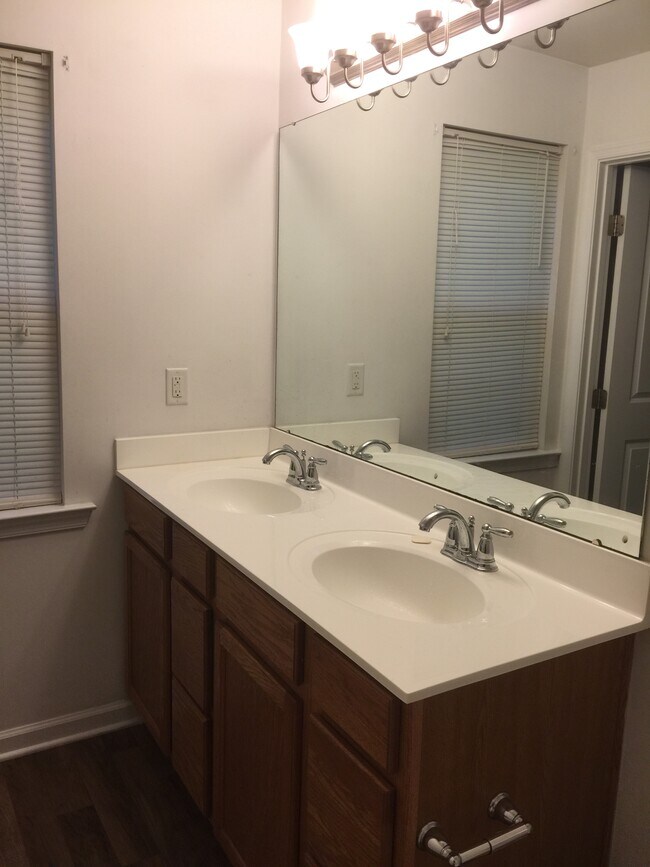 Building Photo - 3919 Beethoven Ct