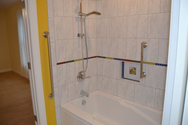 Building Photo - East Gate Area | Home | Unfurnished