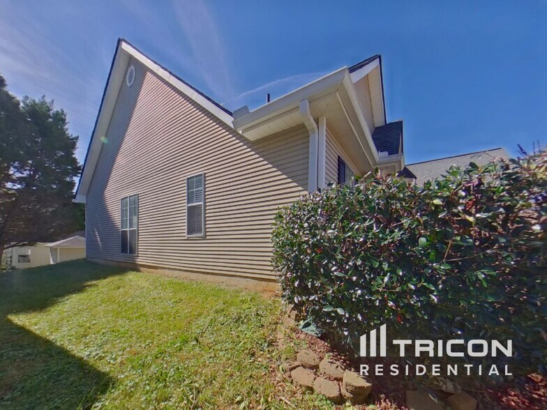 Building Photo - 207 Turtle Cv