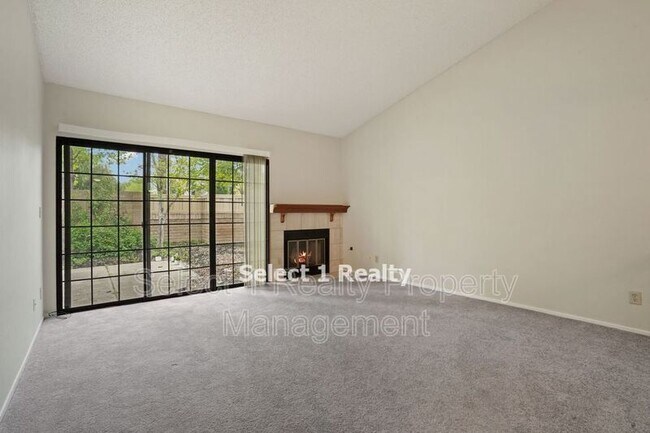 Building Photo - 546 La Corso Dr