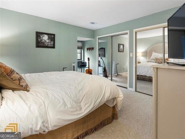 Building Photo - 4313 Pine Heights Dr NE