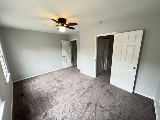 Building Photo - 3 Bedroom Townhouse Near Downtown Durham