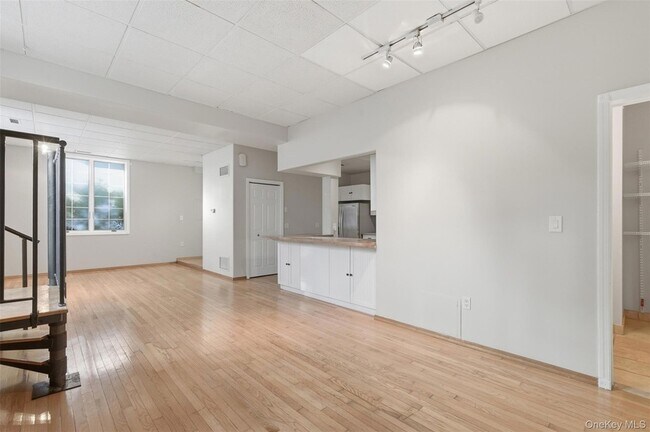 Building Photo - 248 Depew Ave