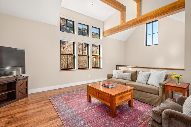 Building Photo - 106 Castle View Dr