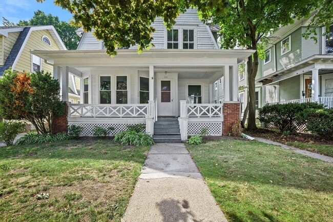 Building Photo - Updated 4 Bedroom Victorian on College Ave