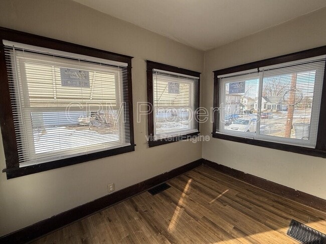 Building Photo - 310 N Lindsay St