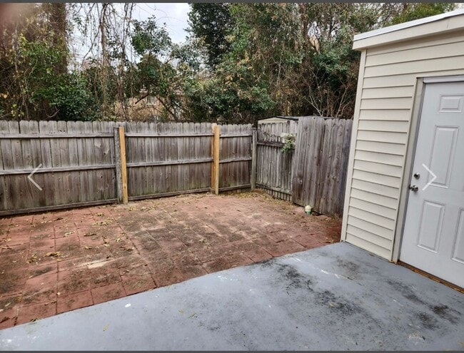 Building Photo - Oaks Townhouses
