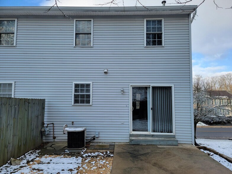 Building Photo - 673 Rockwood Dr