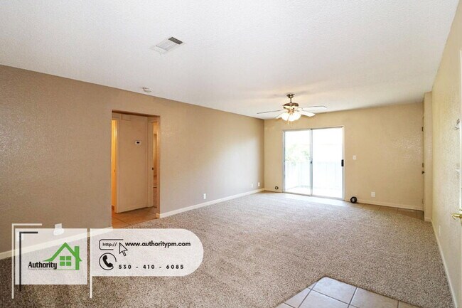 Building Photo - 1553 Bramble Pl