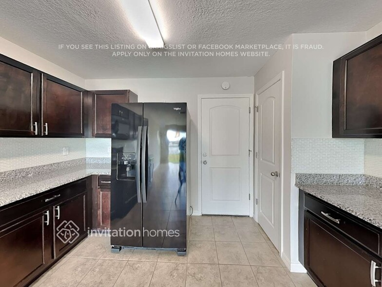 Building Photo - 10420 Laguna Plains Dr