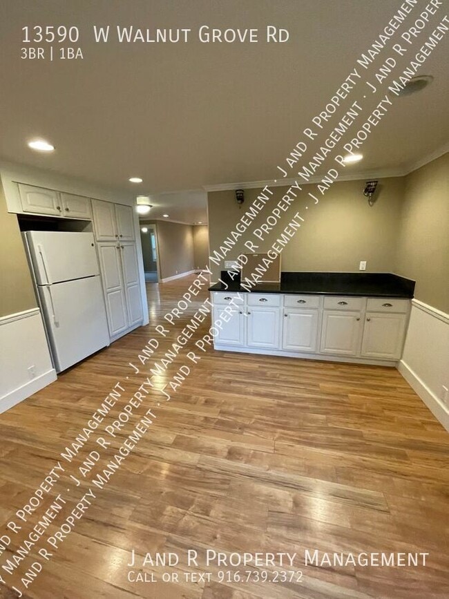 Building Photo - 13590 W Walnut Grove Rd