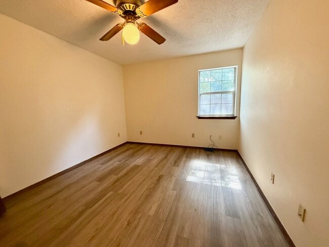Building Photo - West-side Norman Home