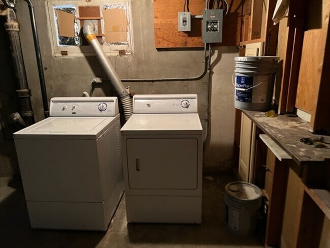 Building Photo - Updated home with 2 car carport and washer/dryer