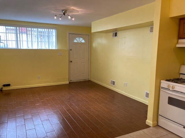 Building Photo - 159 Woodcutters Ln