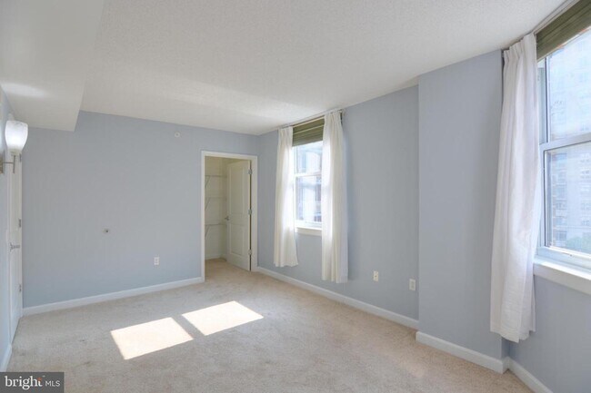 Building Photo - 880 N Pollard St