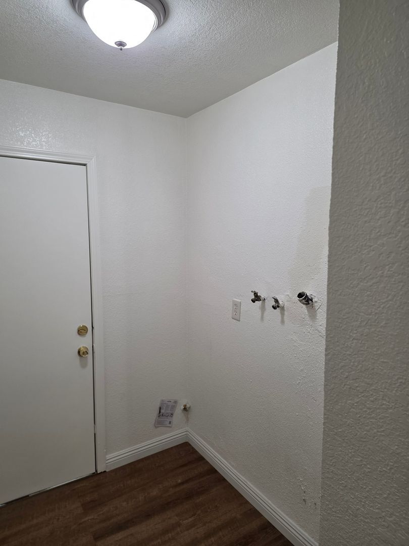 Building Photo - 9217 Beech Ave