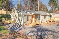 Building Photo - West Asheville Rental