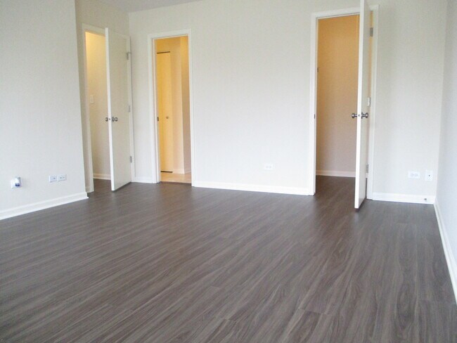Building Photo - 203 Teak Ln