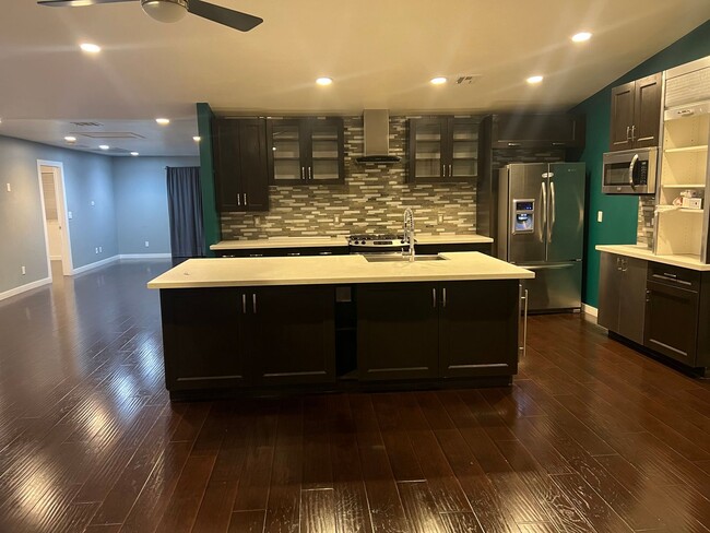 Building Photo - True Beauty! SOLAR