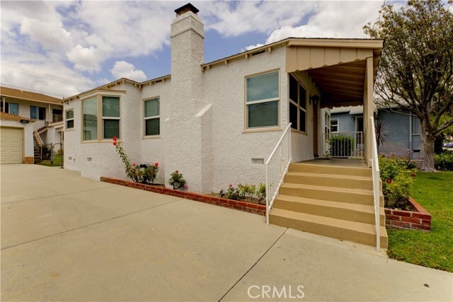 Building Photo - 559 E Providencia Ave