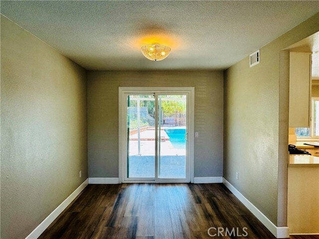 Building Photo - 39780 Oak Cliff Dr