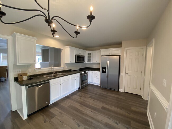 Building Photo - 2055B Cambria Dr