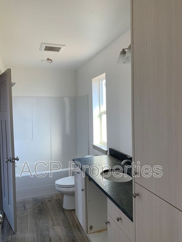 Building Photo - 2046 Aaron Dr